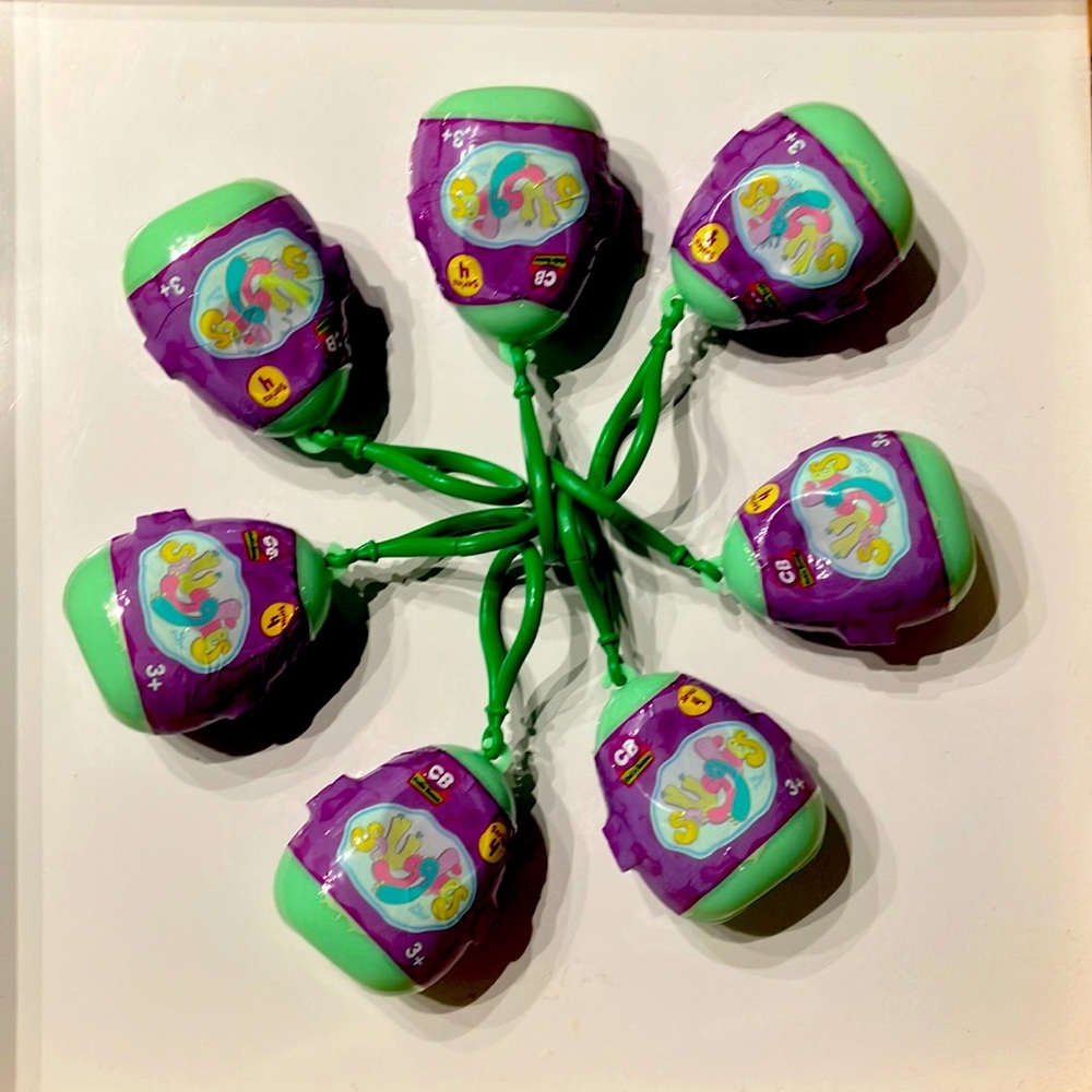 7 CB Cutie Beans Snuggles By Fiesta. Green Mystery Plush Cuties Clip-ons series